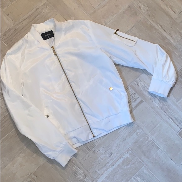 Jackets & Blazers - 🌸3 for $20 🌸  White Jacket